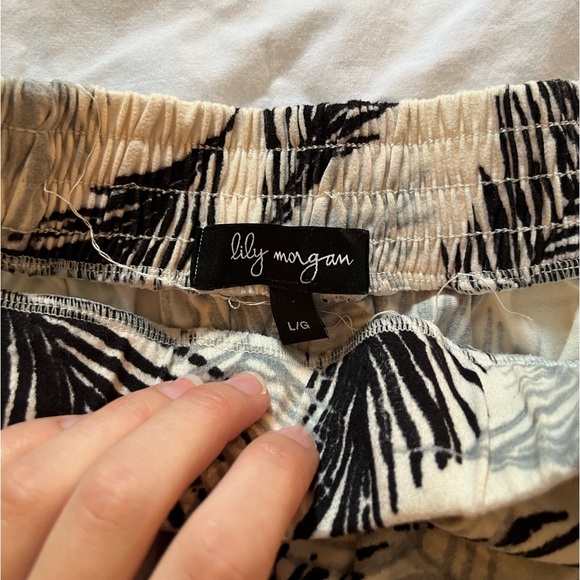 Lily Morgan Patterned Shorts - Picture 2 of 2